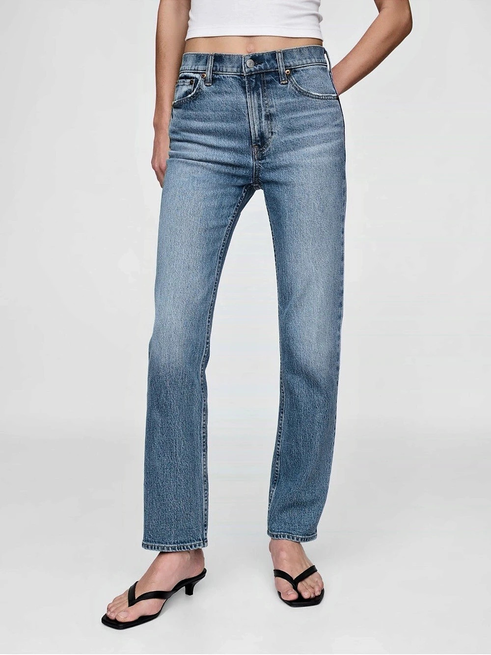 Gap High Rise Straight Leg Jeans in new medium wash - 31 short